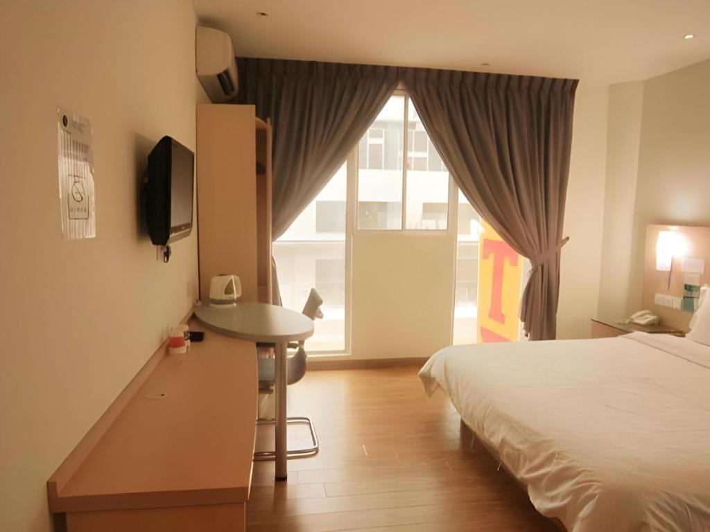 Hotel City Comfort Inn Puchong Exteriör bild