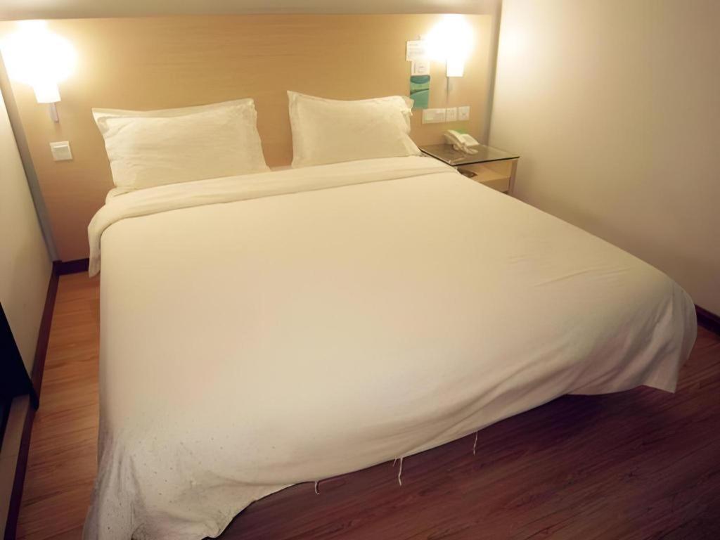 Hotel City Comfort Inn Puchong Exteriör bild