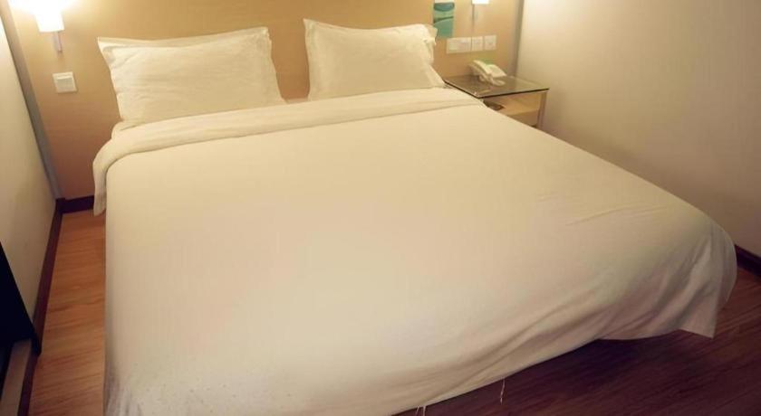 Hotel City Comfort Inn Puchong Exteriör bild